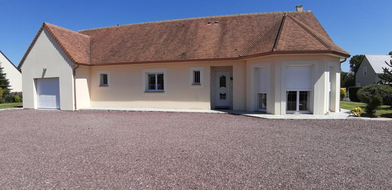 Gite "Au P'Tit Tourois" De Plain-Pied Tout Confort Avec Veranda Proche D'Omaha Beach Et De Bayeux Accueillant Les Animaux Exterior photo