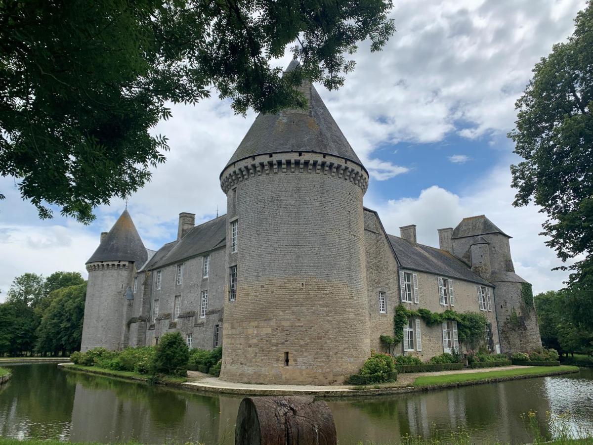 Gite "Au P'Tit Tourois" De Plain-Pied Tout Confort Avec Veranda Proche D'Omaha Beach Et De Bayeux Accueillant Les Animaux Exterior photo