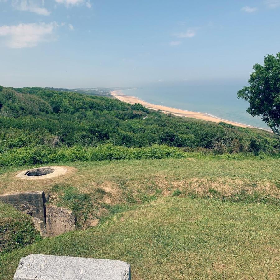 Gite "Au P'Tit Tourois" De Plain-Pied Tout Confort Avec Veranda Proche D'Omaha Beach Et De Bayeux Accueillant Les Animaux Exterior photo