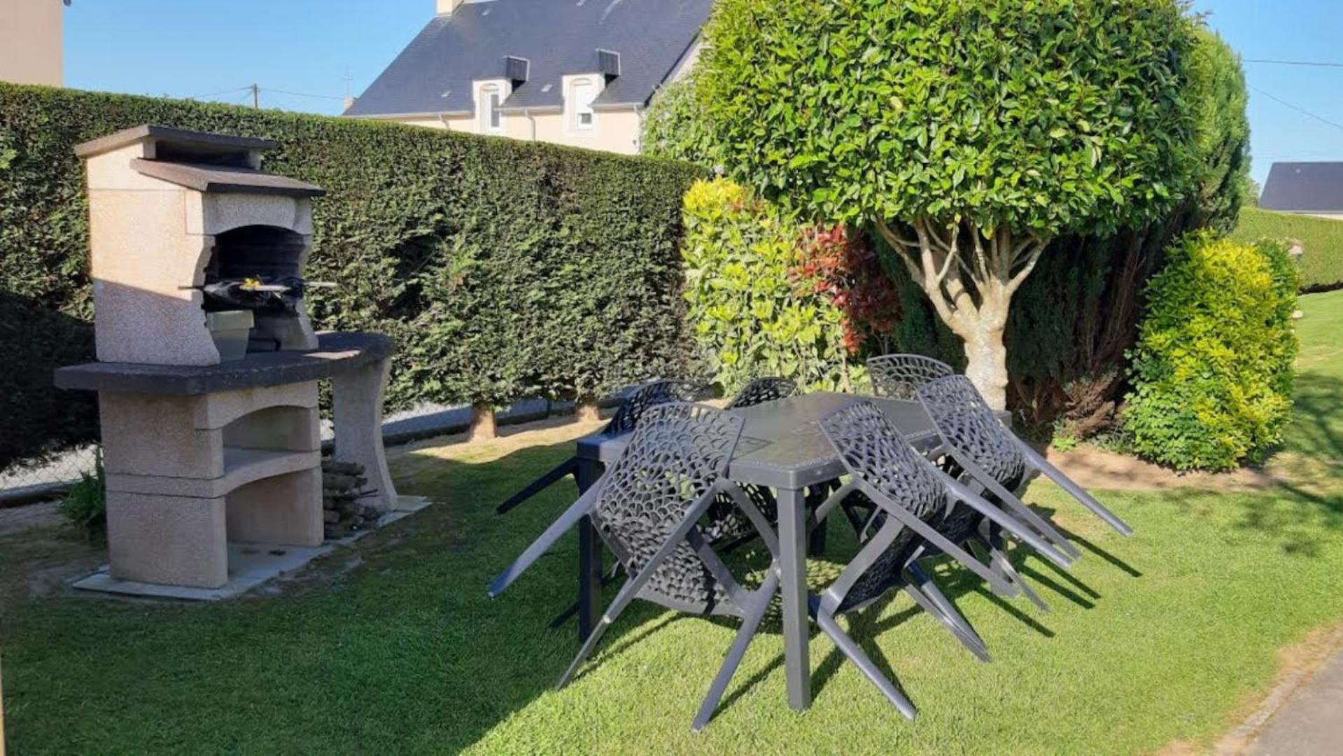 Gite "Au P'Tit Tourois" De Plain-Pied Tout Confort Avec Veranda Proche D'Omaha Beach Et De Bayeux Accueillant Les Animaux Exterior photo